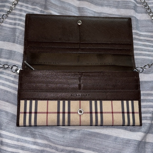 Burberry Wallet-Authentic - Picture 3 of 3